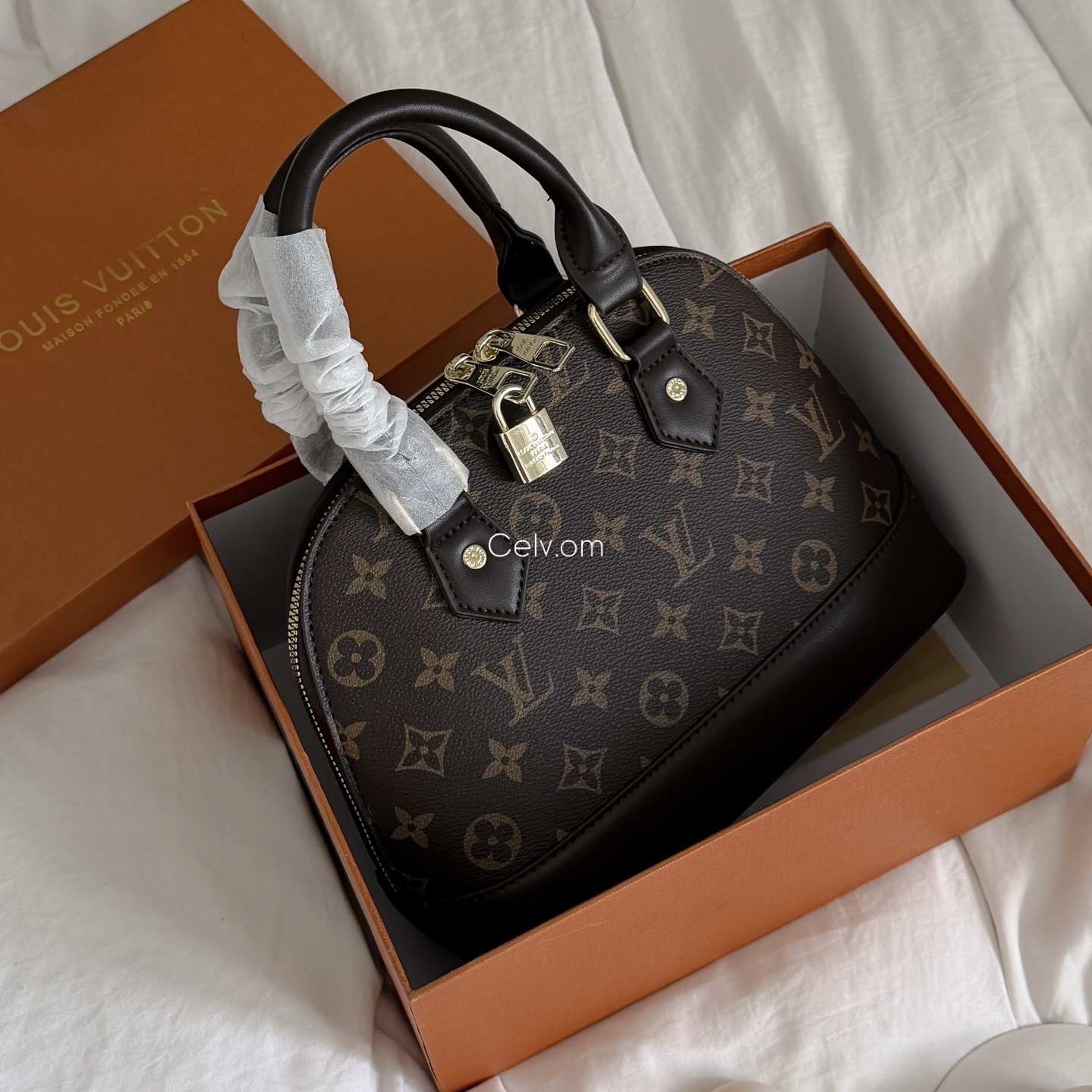 Lv bag  البنية ( الأطراف بني)